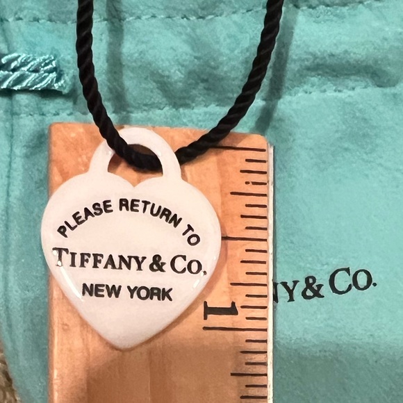 🔴Authentic TIFFANY & CO White Bone RTT Heart Pendents Necklace 🔴